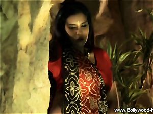 Indian mummy honey Is epic When She Dances